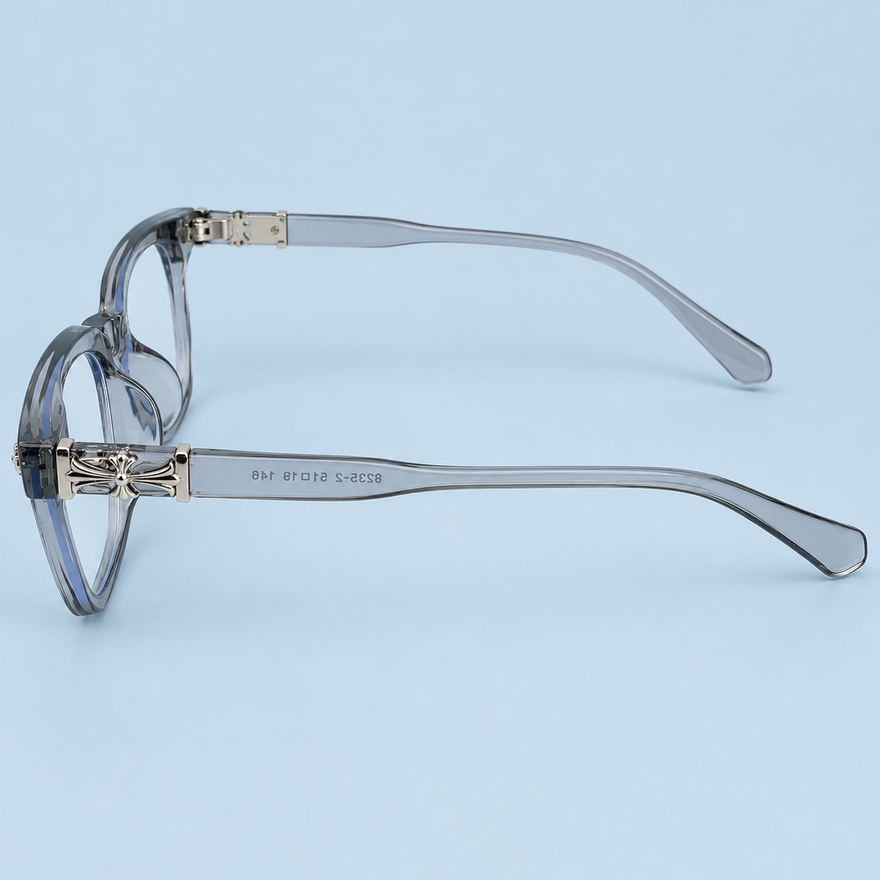 CHROME HEARTS — Monture Optique Carrée Grise Translucide