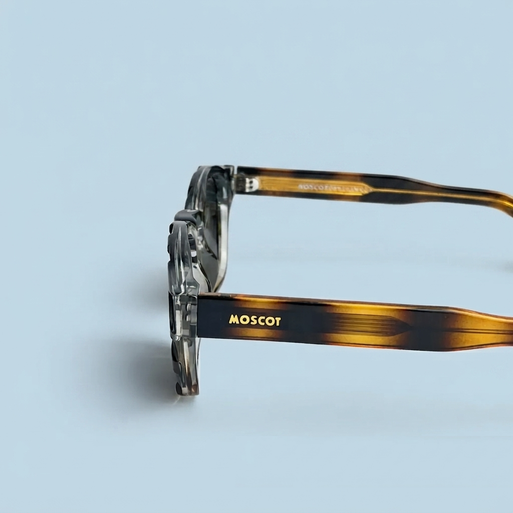 MOSCOT — Monture Ronde Noire Tigrée, Verres Noirs