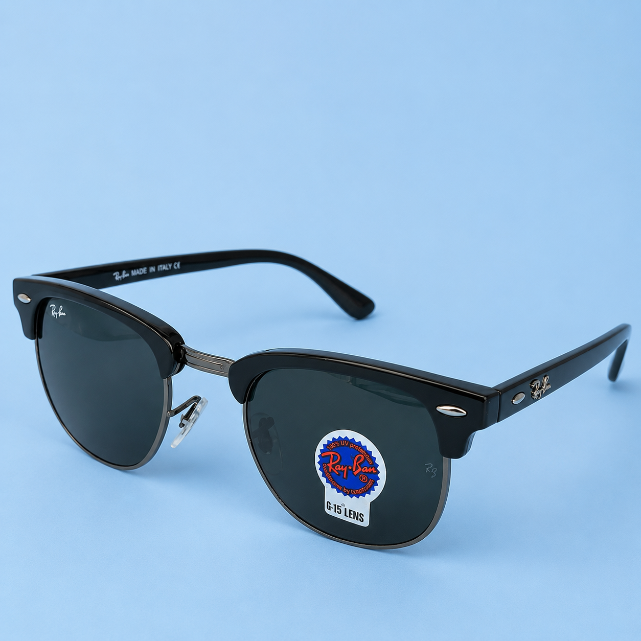 RAY-BAN — Monture Clubmaster, Acétate Noir et Métal Gunmetal, Verres Noirs