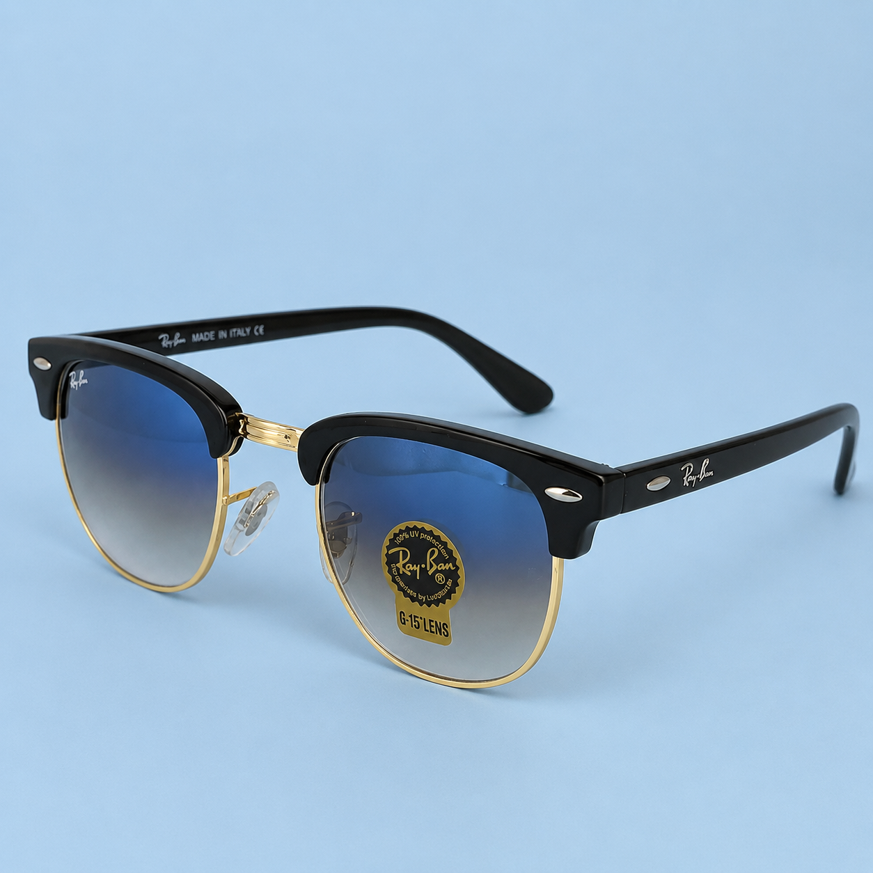RAY-BAN — Monture Clubmaster, Acétate Noir et Métal Doré, Verres Bleu Dégradé