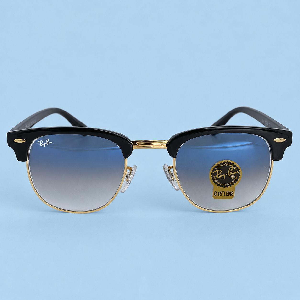 RAY-BAN — Monture Clubmaster, Acétate Noir et Métal Doré, Verres Bleu Dégradé